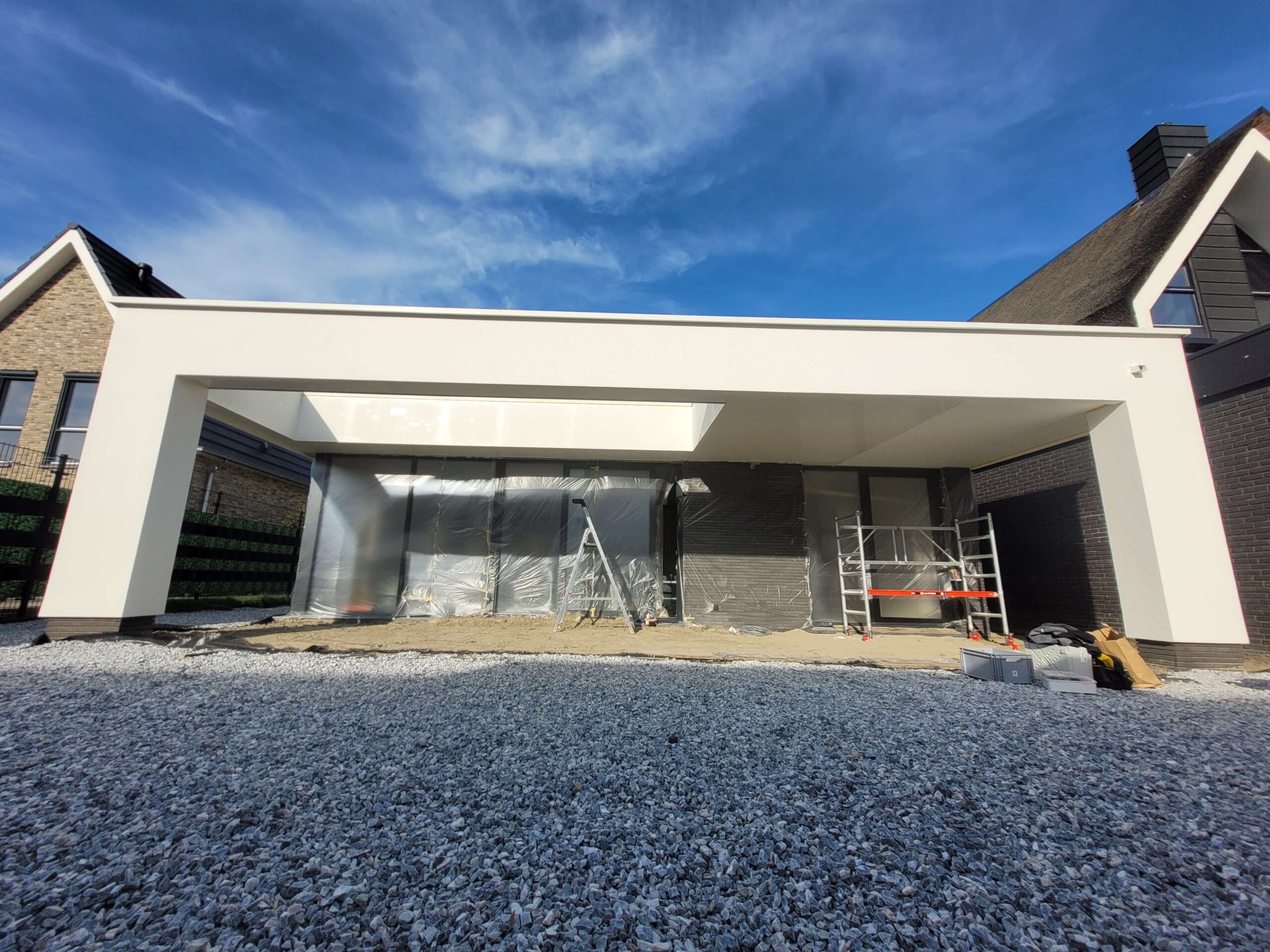 BUDYNEK NA ZEWNĄTRZ